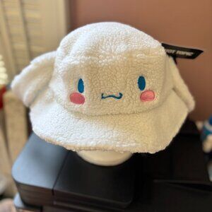 BRAND NEW w/TAGS . Hot Topic. Cinnamoroll Bucket Hat.